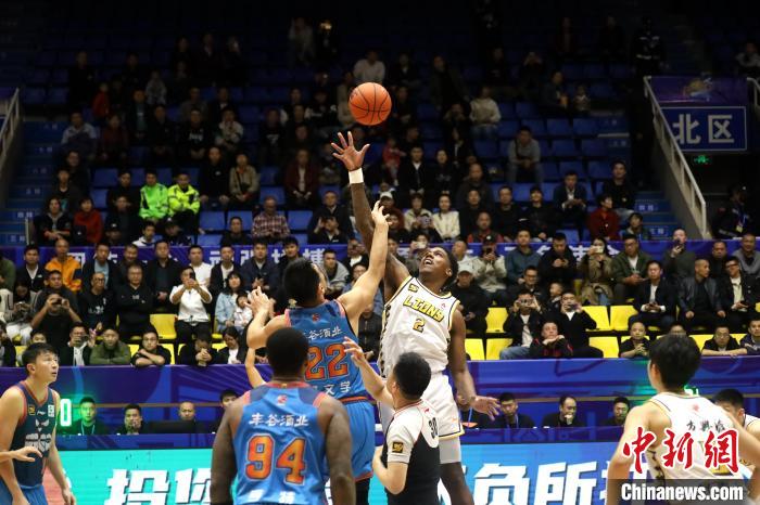 四川丰谷酒业队主场以107-118不敌浙江方兴渡队，