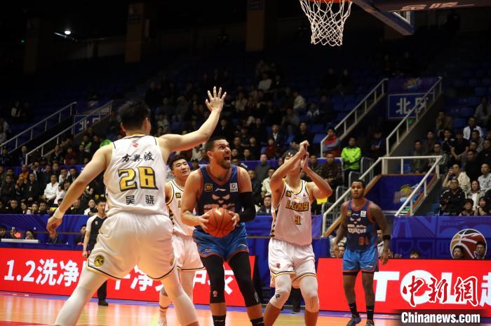 四川丰谷酒业队主场以107-118不敌浙江方兴渡队，