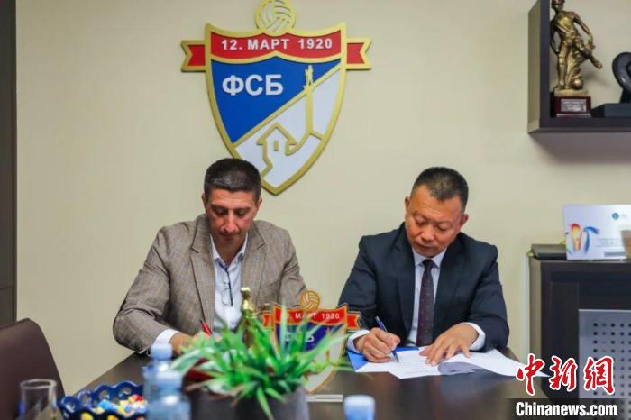天津足协代表团塞尔维亚签署合作交流协议 青训