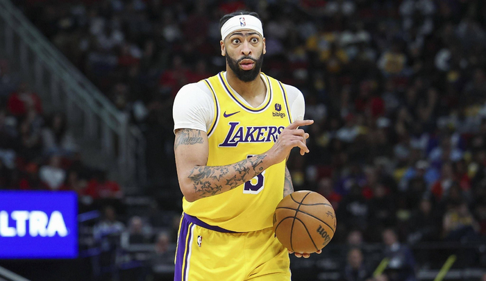 文班亚马三连冠领跑，浓眉哥冲击2000盖帽大关