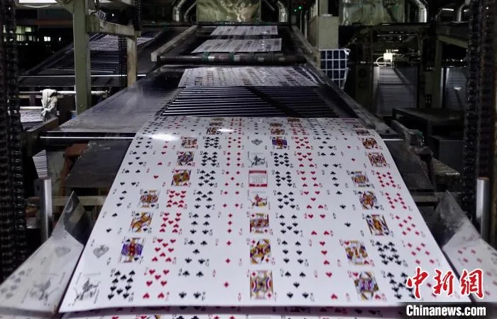 起源于六十年代的掼蛋如何成为年轻人社交场景