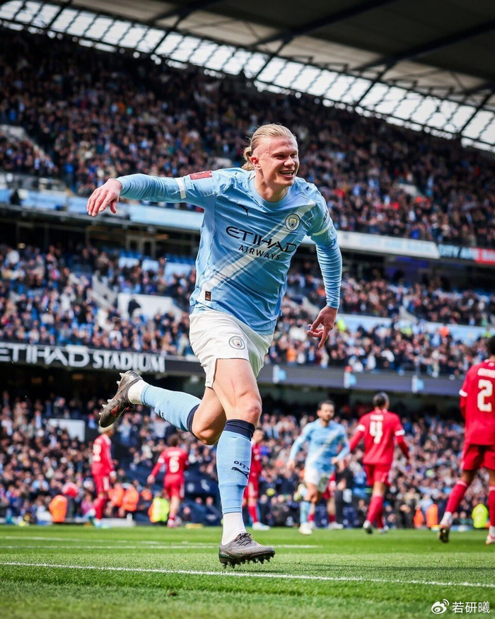 曼城4-0横扫利物浦哈兰德戴帽率队挺进四强
