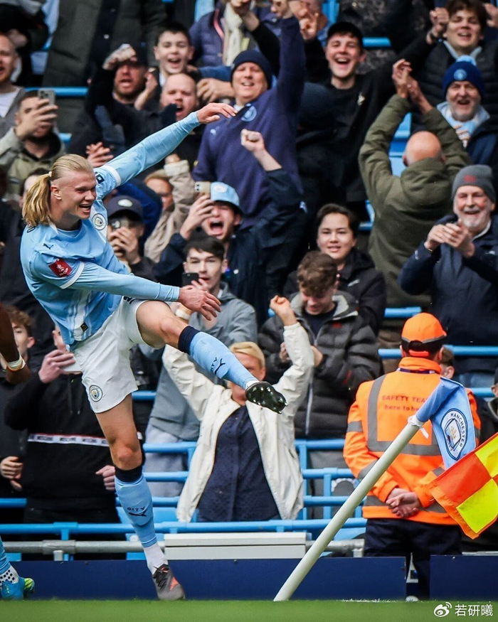 曼城4-0横扫利物浦哈兰德戴帽率队挺进四强
