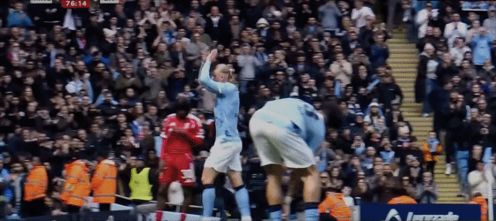 曼城4-0横扫利物浦哈兰德戴帽率队挺进四强