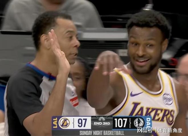 詹姆斯狂砍30+15助攻 肯纳德三双难救湖人客场惨