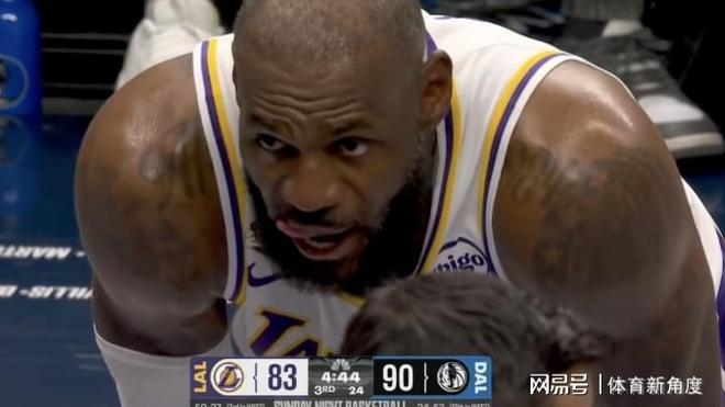 詹姆斯狂砍30+15助攻 肯纳德三双难救湖人客场惨